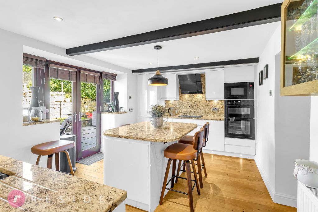 Property photo 3 of 31 Breakfast Kitchen