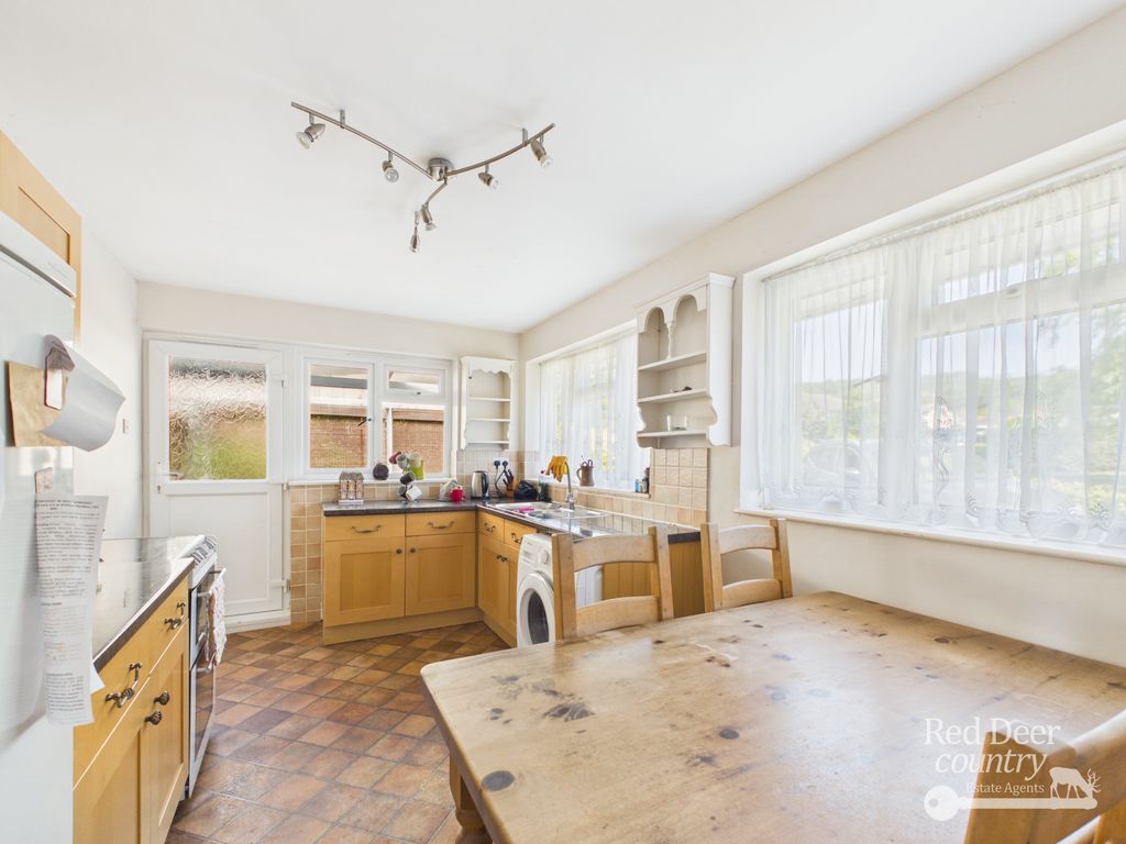 Property photo 3 of 19 Kitchen/Breakfast Room