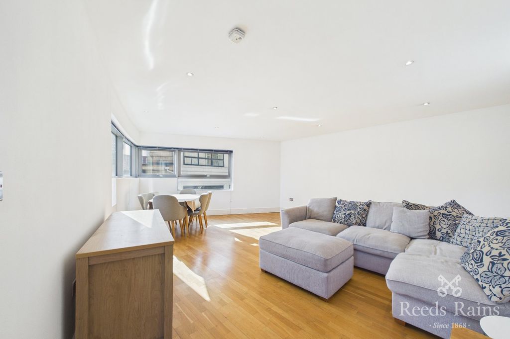 Property photo 3 of 13 Picture No. 01