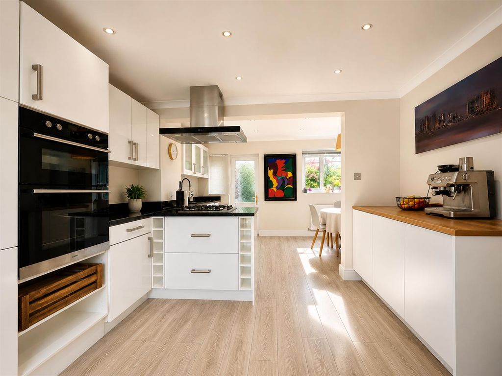 Property photo 2 of 12 079Ea462-3F86-4740-815B-52c16944F2c4.Png