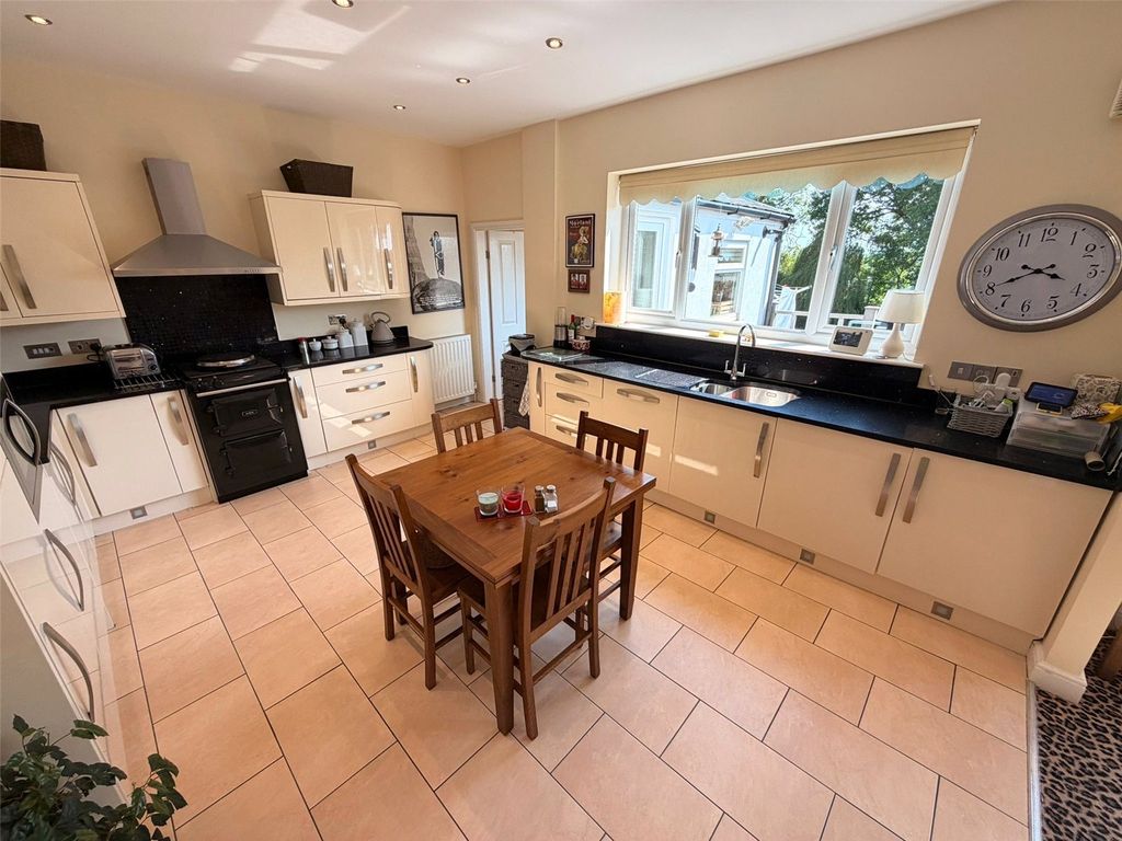 Property photo 2 of 33 Picture No. 19
