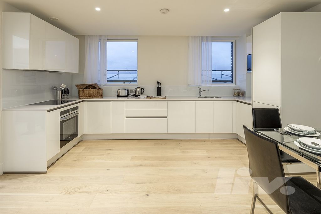 Property photo 3 of 27 Photo 12