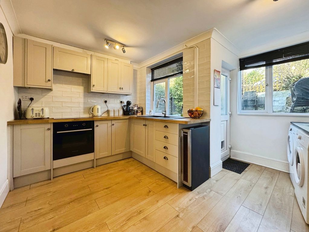 Property photo 2 of 19 Kitchen