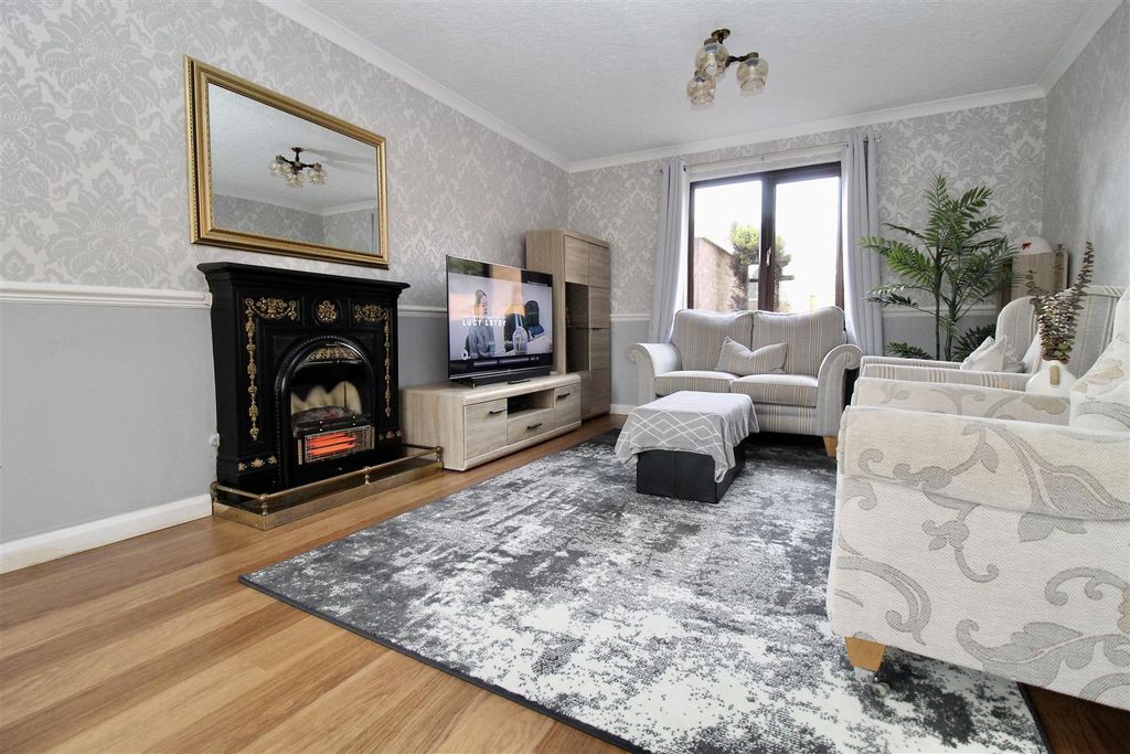 Property photo 3 of 26 Dual Aspect Lounge/Dining Room