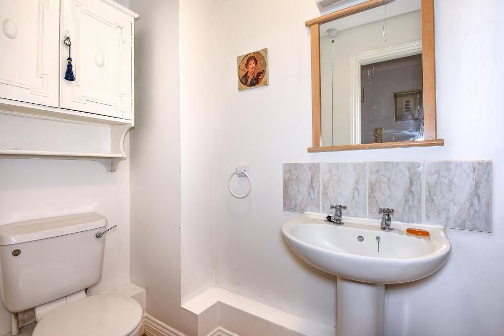 Property photo 2 of 10 Bathroom