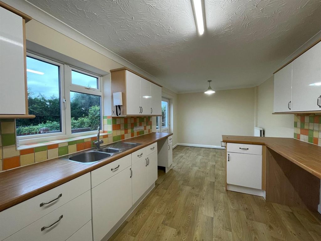 Property photo 2 of 13 Kitchen/ Dining Room