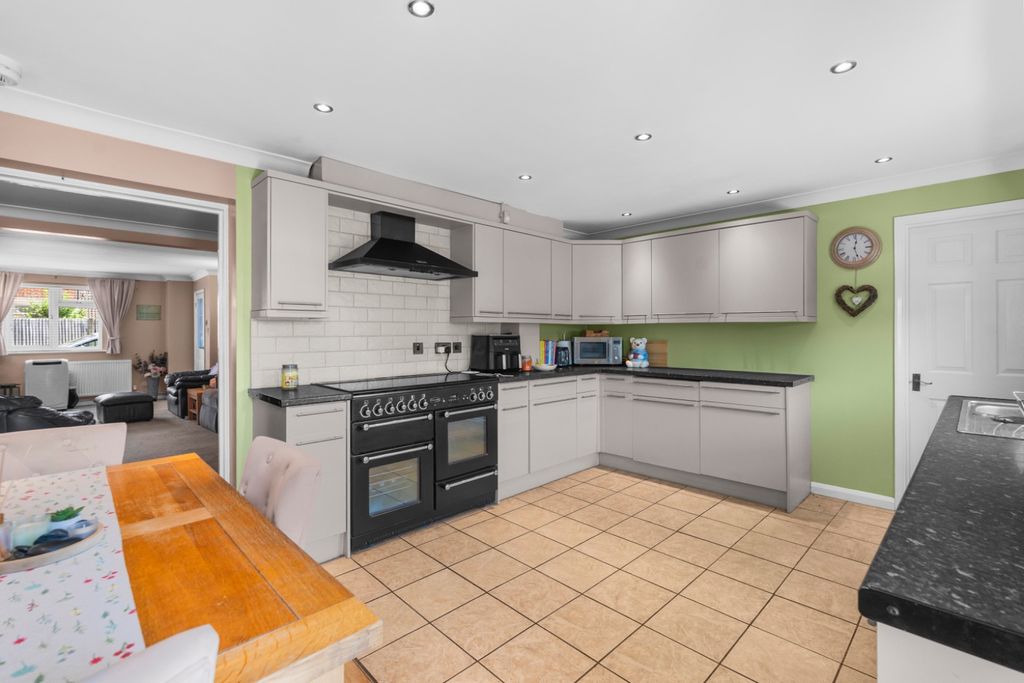 Property photo 2 of 23 4734423