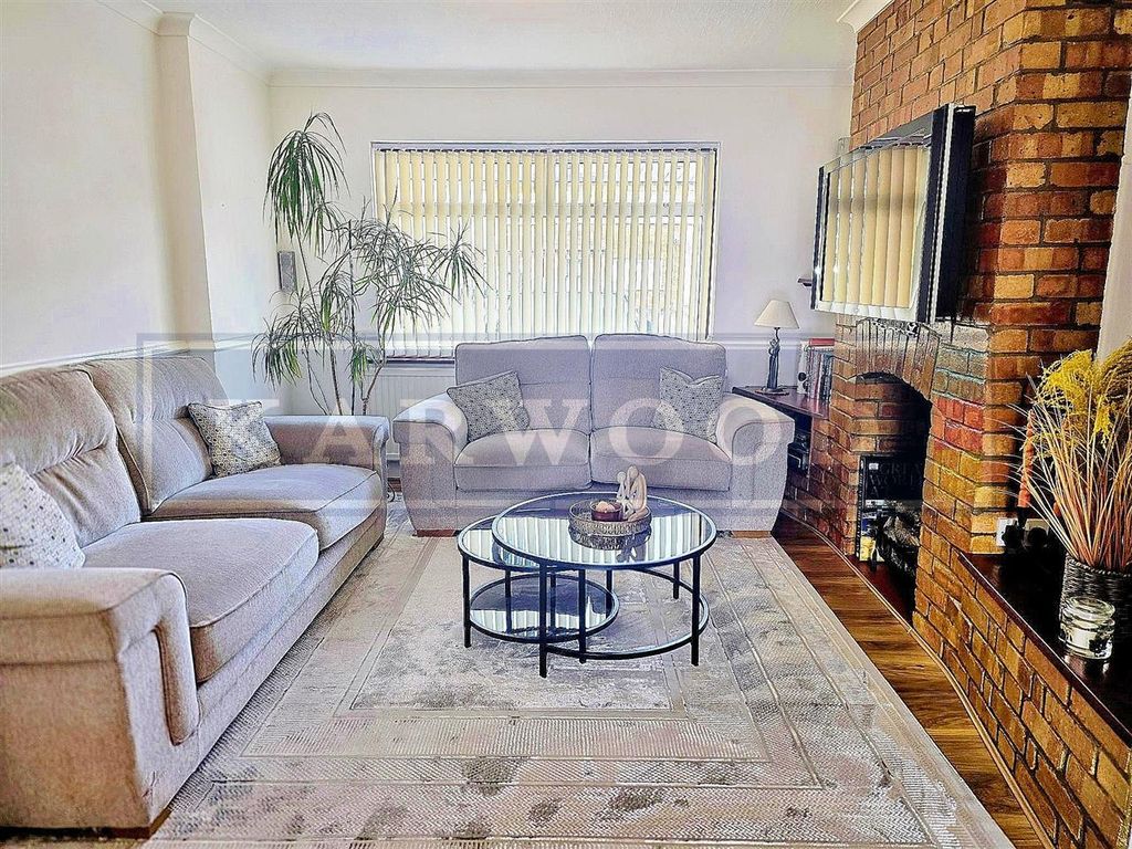 Additional image 7 of 4 bed semi-detached house for saleKingshill Avenue, Hayes UB4