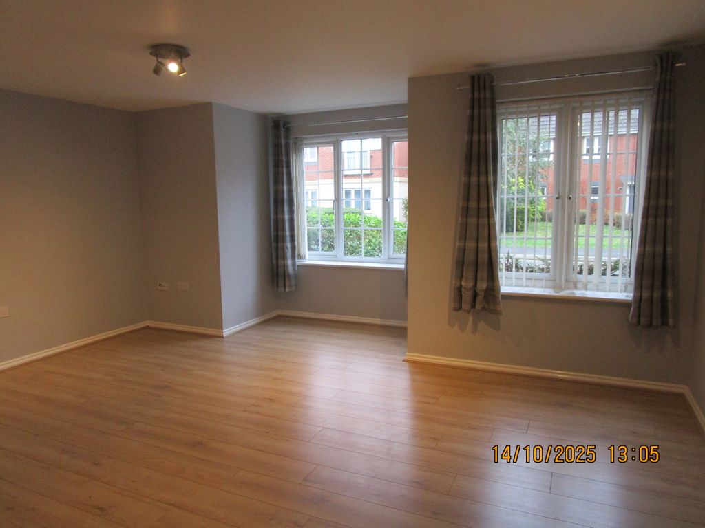 Property photo 2 of 8 Lounge \ Dining Area