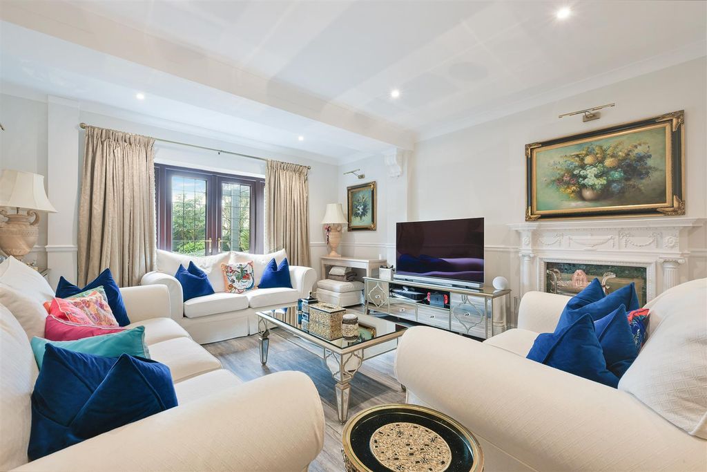 Property photo 3 of 24 Reigate Road, 1500- (2).Jpg