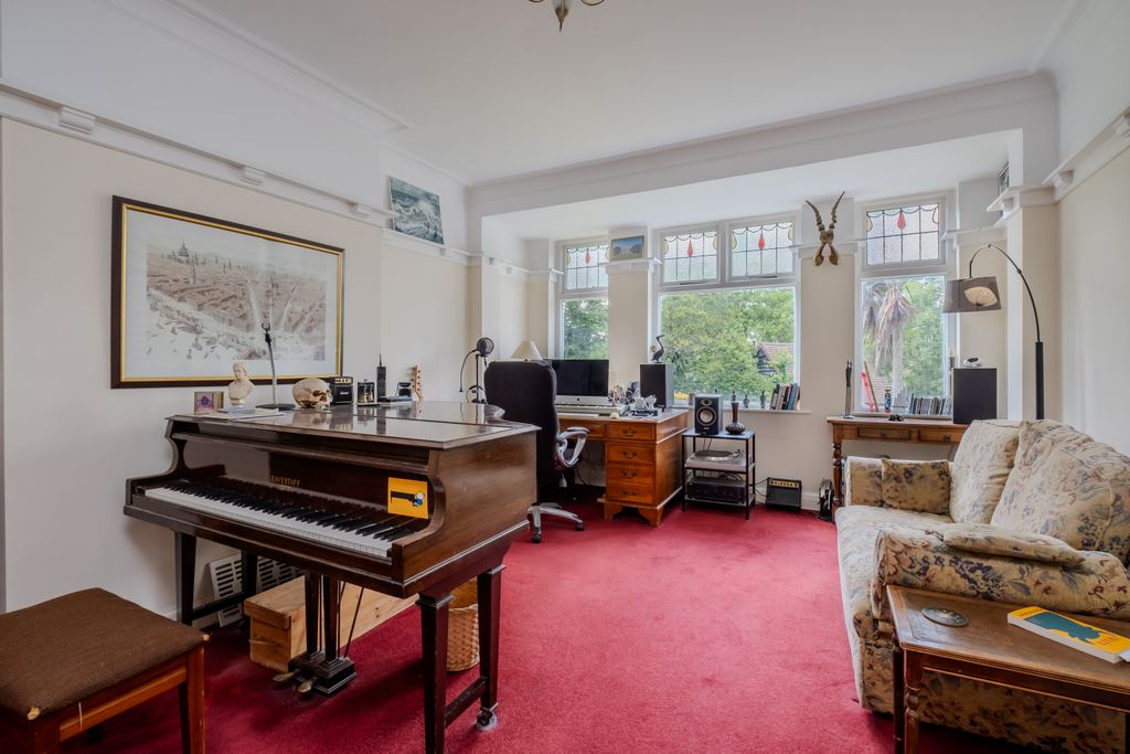 Property photo 3 of 25