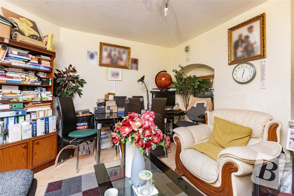 Property photo 2 of 21 Lounge