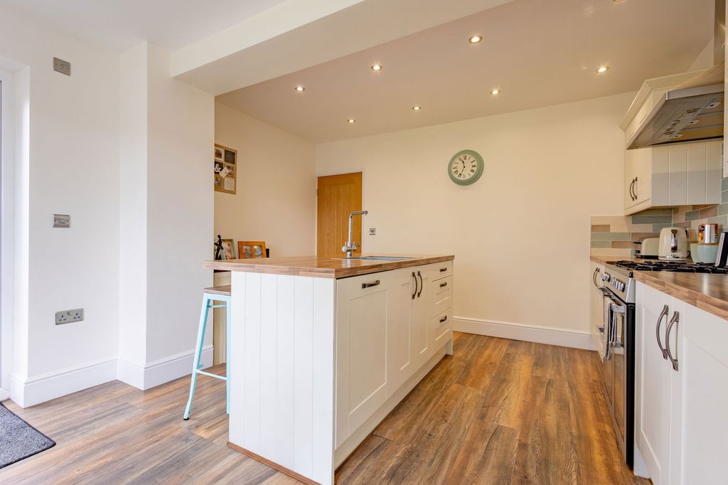 Property photo 3 of 34