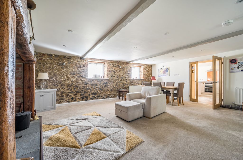 Property photo 3 of 41 1369543-10-68Ff79...