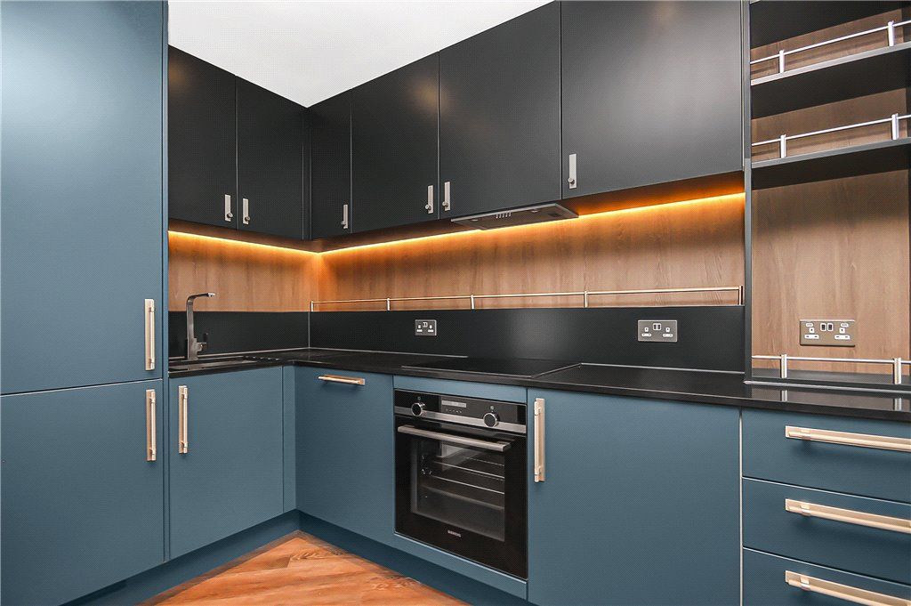 Property photo 2 of 10 Reception/Kitchen