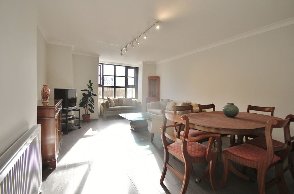 Property photo 3 of 12 Photo 8