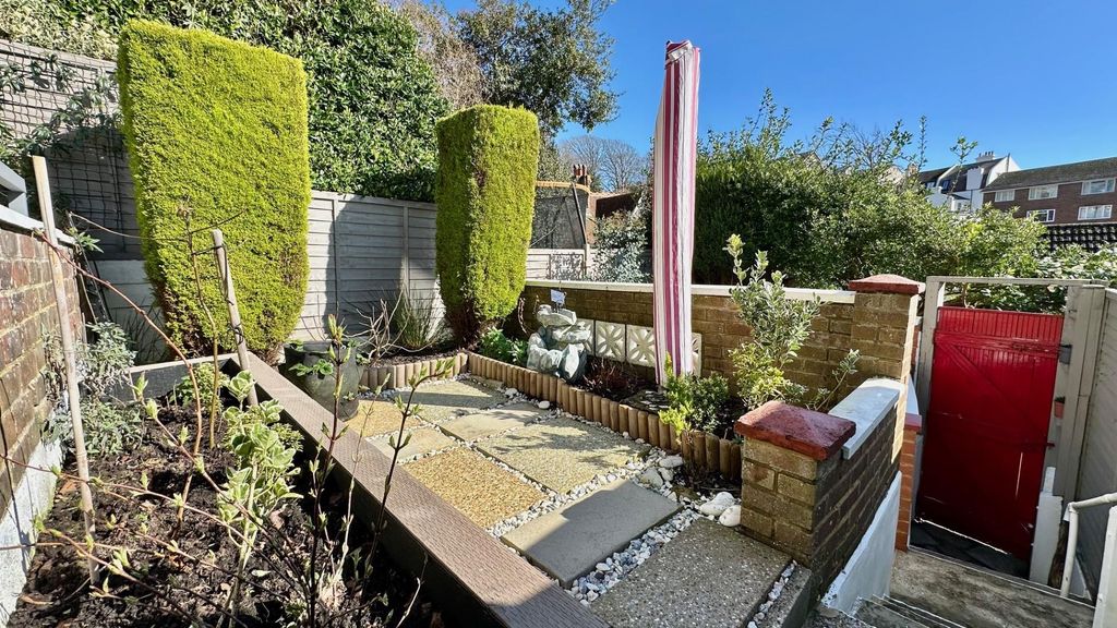 Property photo 2 of 35