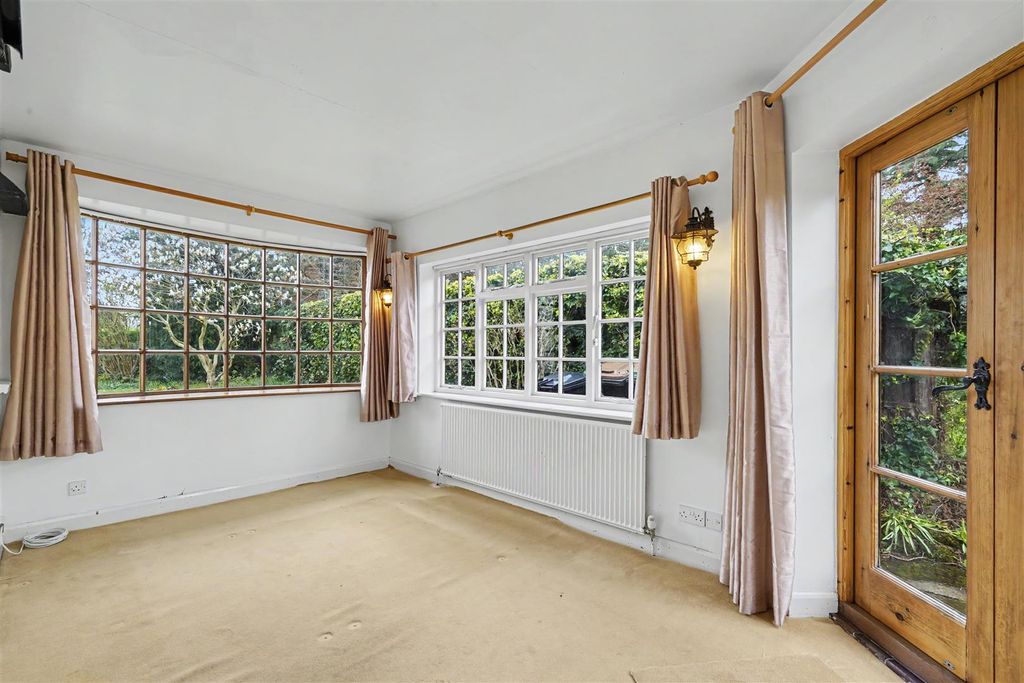 Property photo 3 of 25 Sitting Room/Bedroom