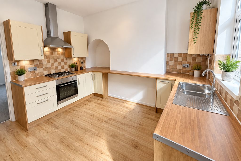 Property photo 3 of 8 Kitchen