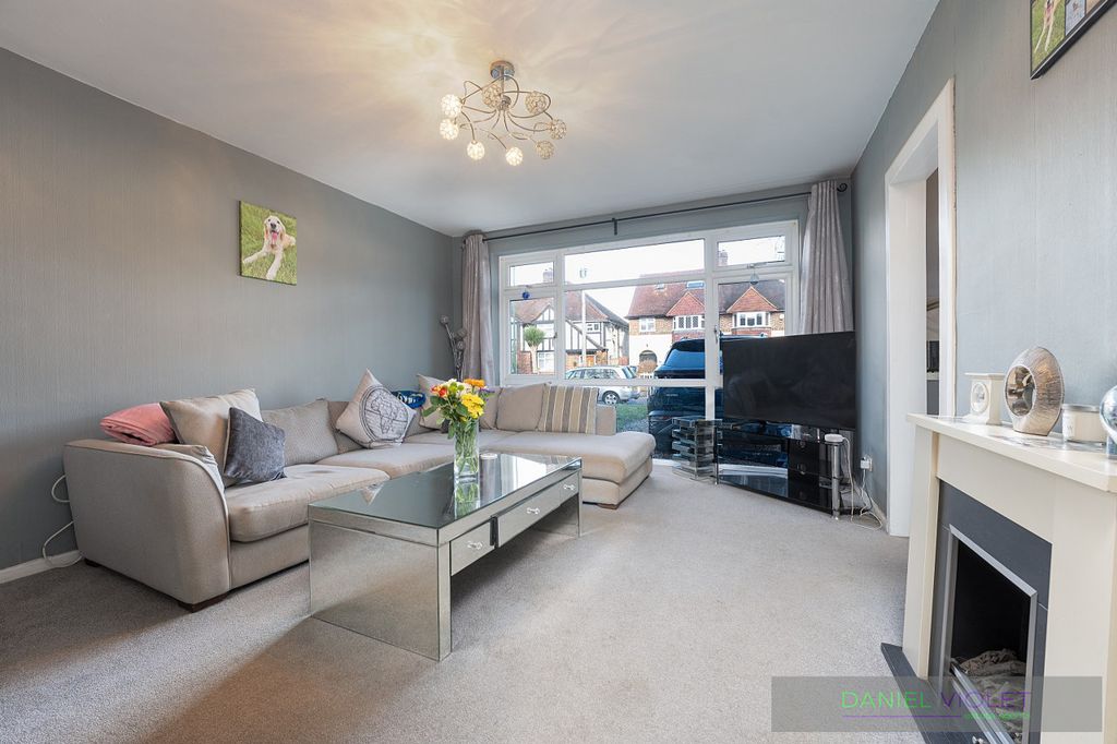 Property photo 2 of 13