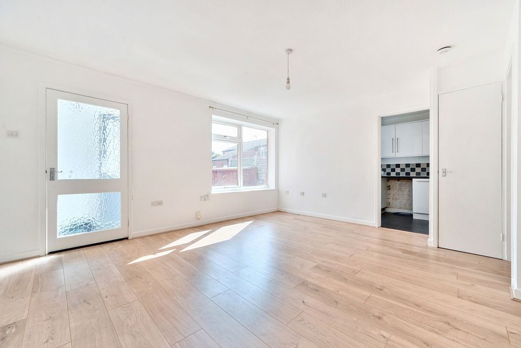 Property photo 2 of 13 1332076-19-688A5B...