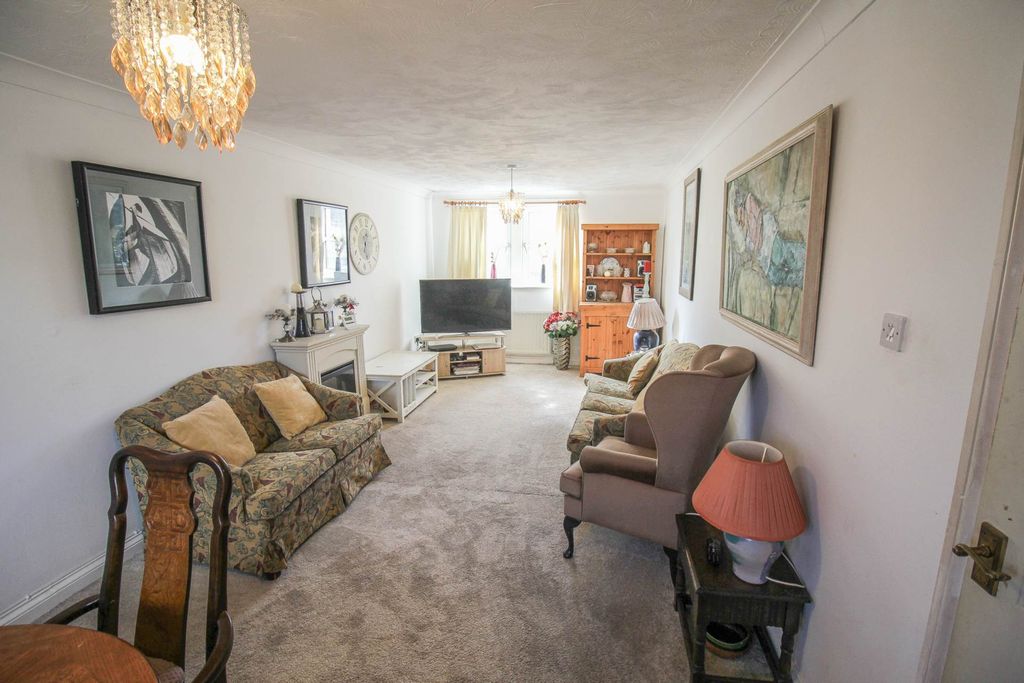 Property photo 3 of 19