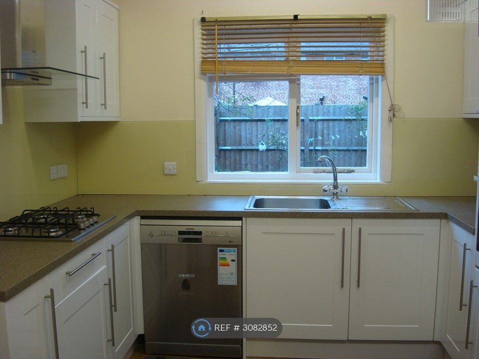 Property photo 3 of 6 Kitchen Pic 1