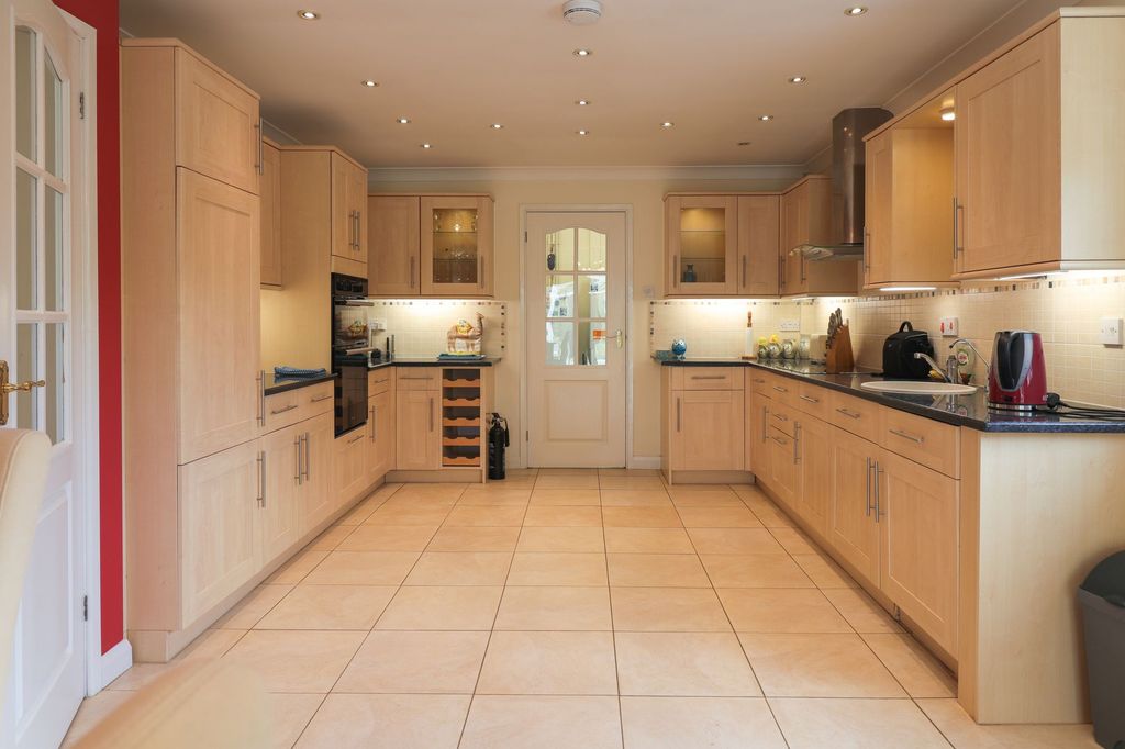 Property photo 3 of 18