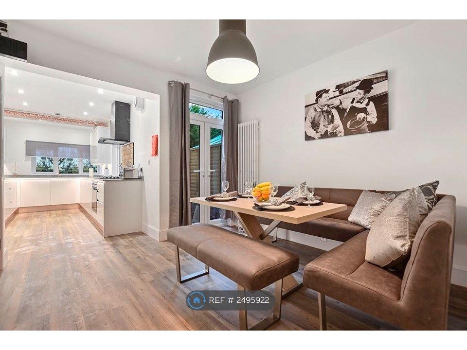 Property photo 1 of 9 Stunning Open Plan Fully Equipped Kitchen/ Diner