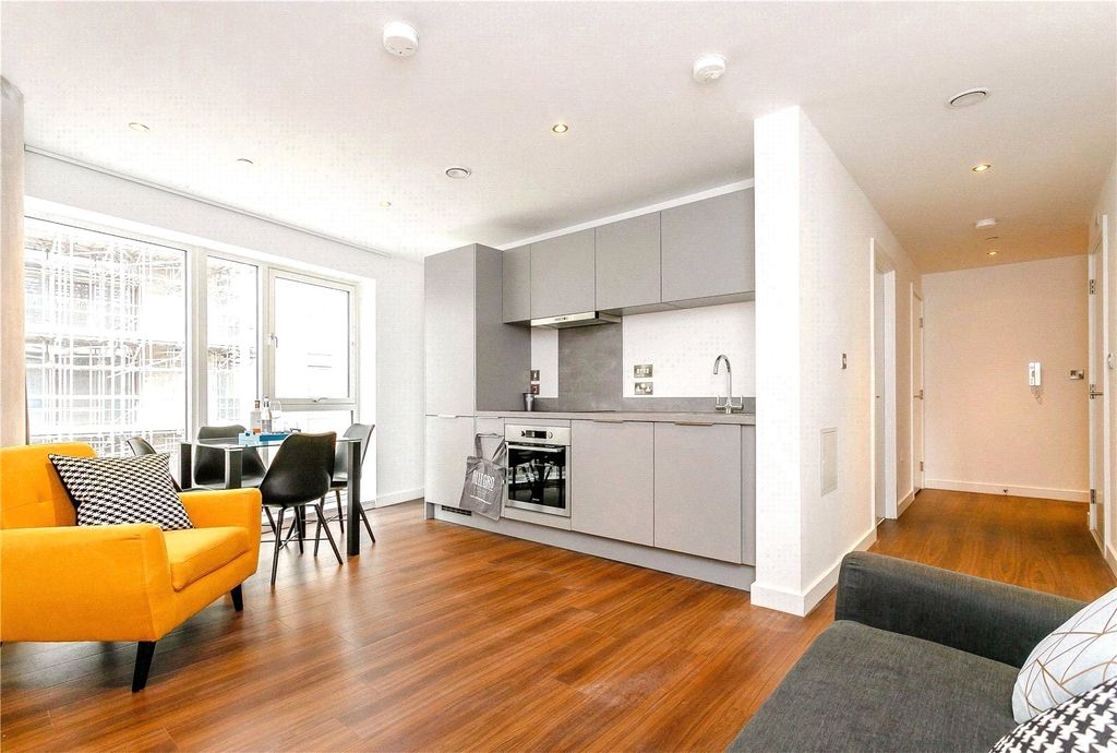 Property photo 1 of 9 Living Space