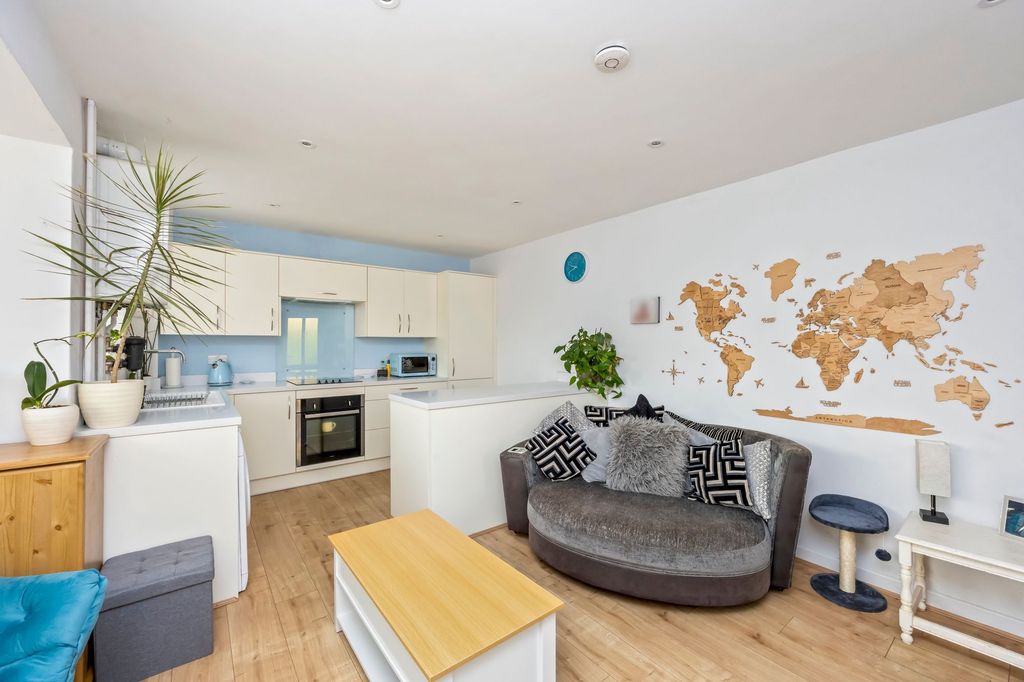 Property photo 3 of 21