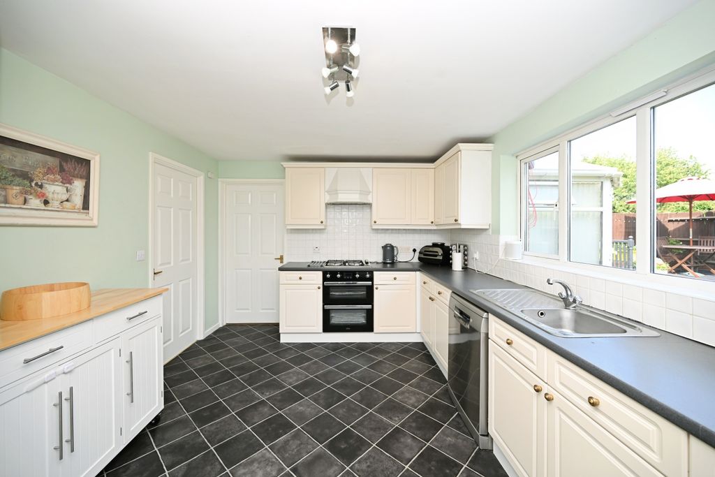 Property photo 3 of 21
