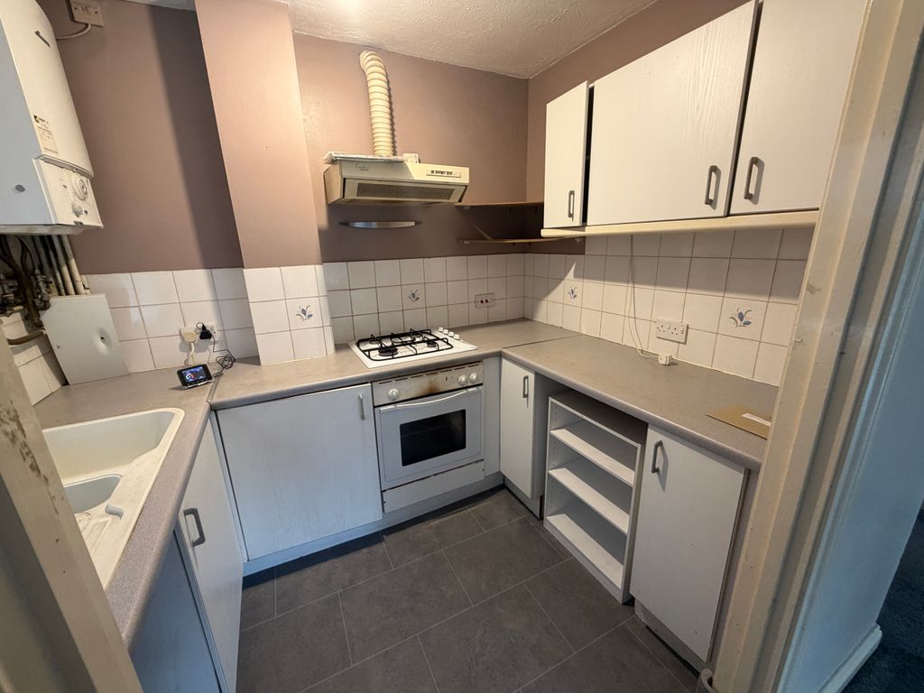 Property photo 3 of 9 Kitchen