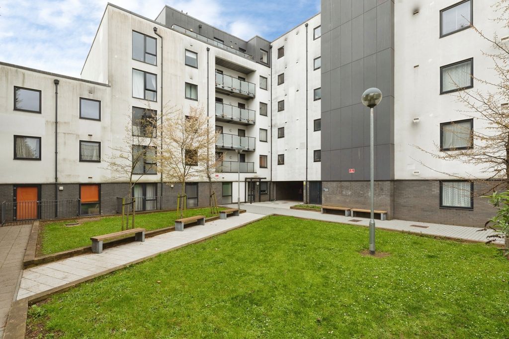 Property photo 1 of 18 Pbox-Img.Jpg