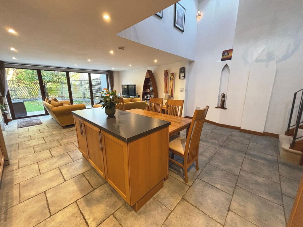 Property photo 2 of 11 Photo 17