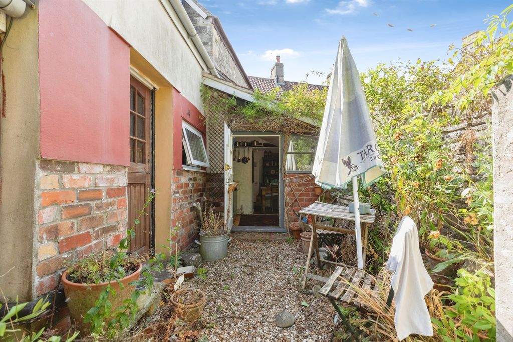 Property photo 2 of 20