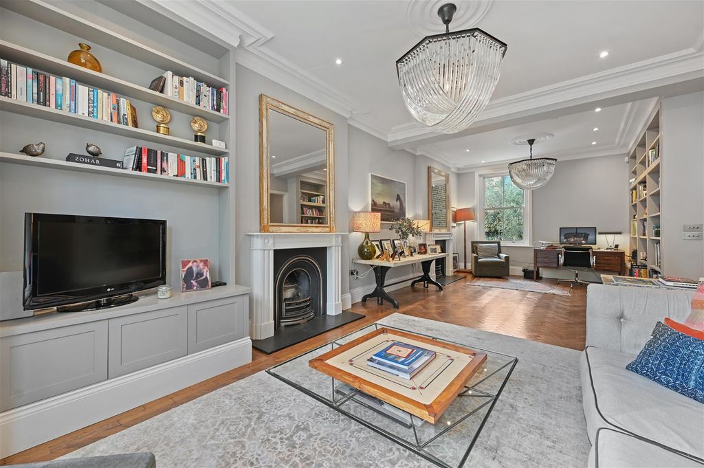 Property photo 1 of 14 Cromwell Grove - Receptionb4