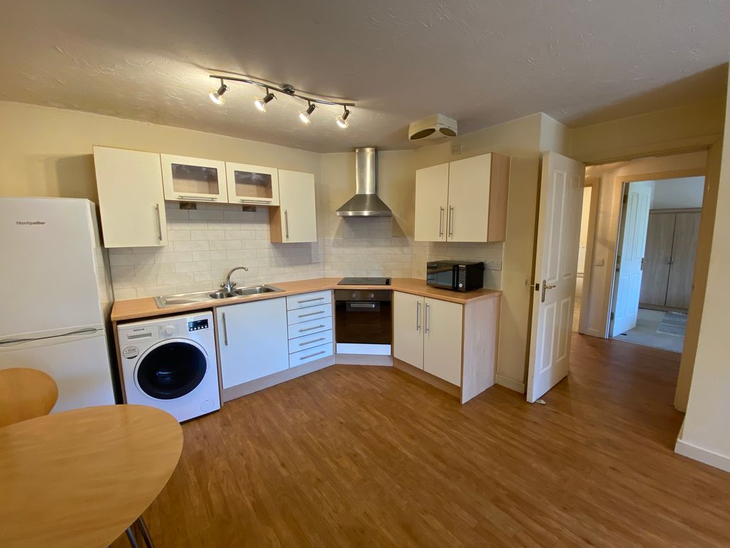 Property photo 2 of 9 Kitchen