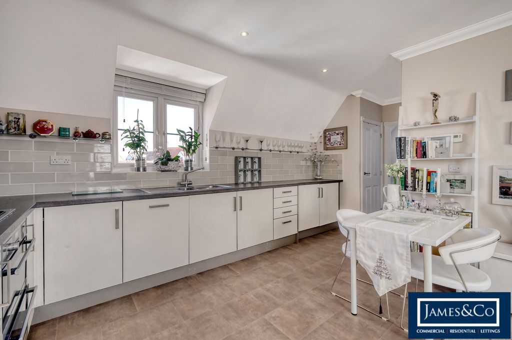 Property photo 3 of 14 69Almondroadi