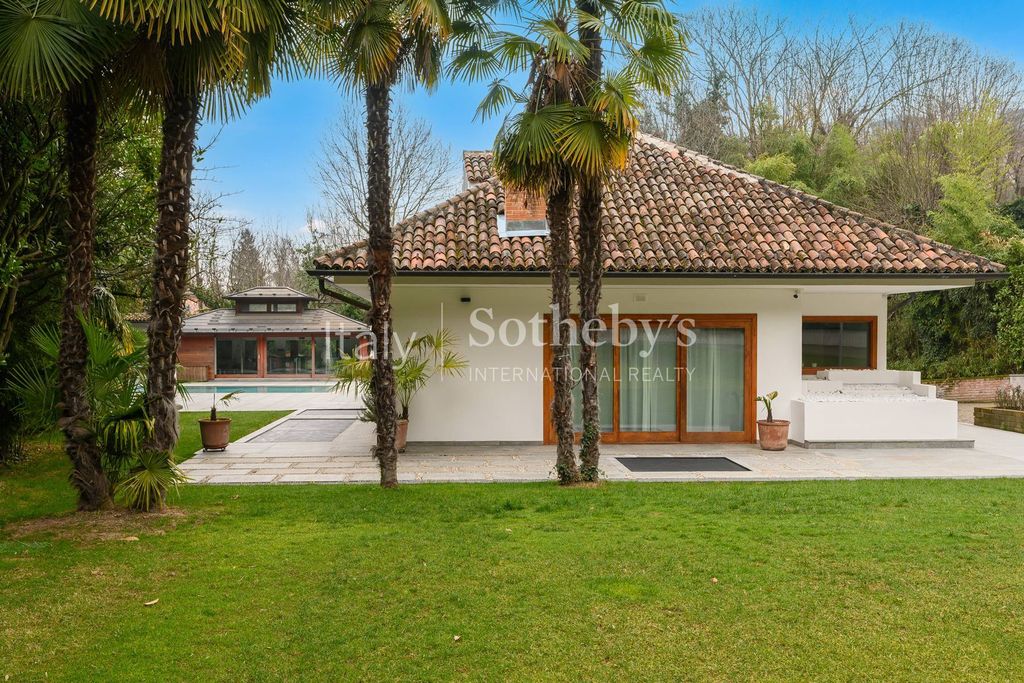 Property photo 2 of 31