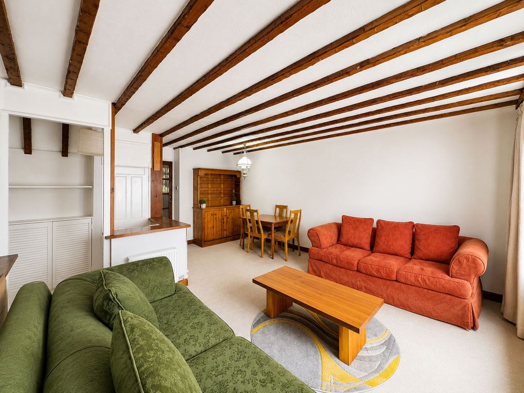 Property photo 2 of 10 Lounge