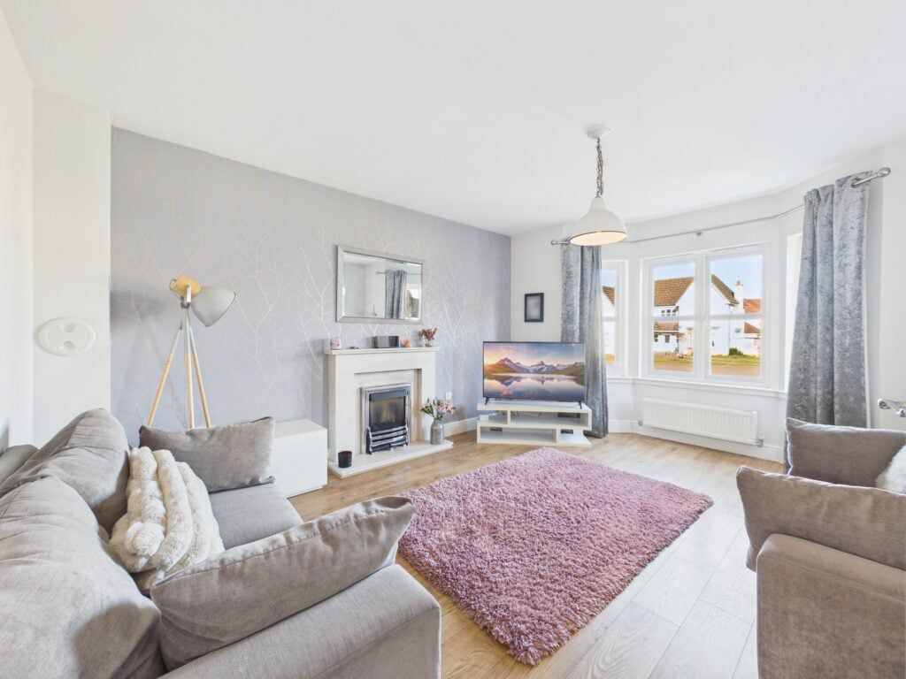 Property photo 3 of 27