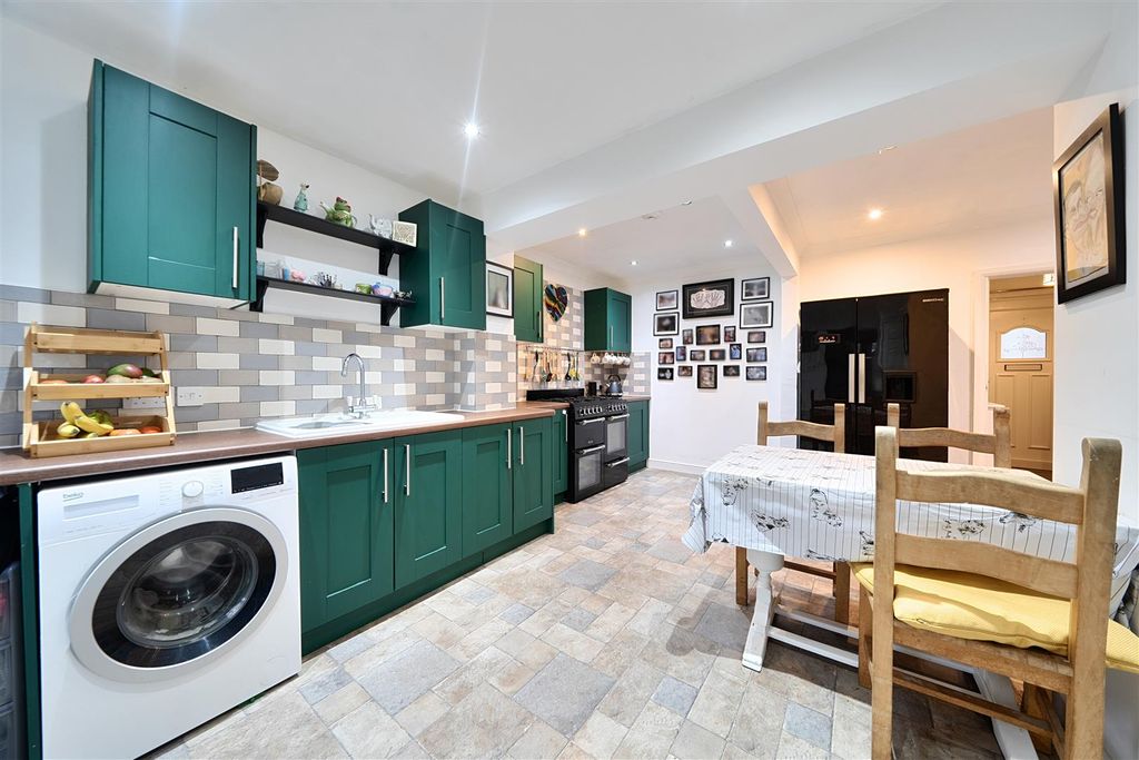 Property photo 2 of 19 Kitchen/Diner