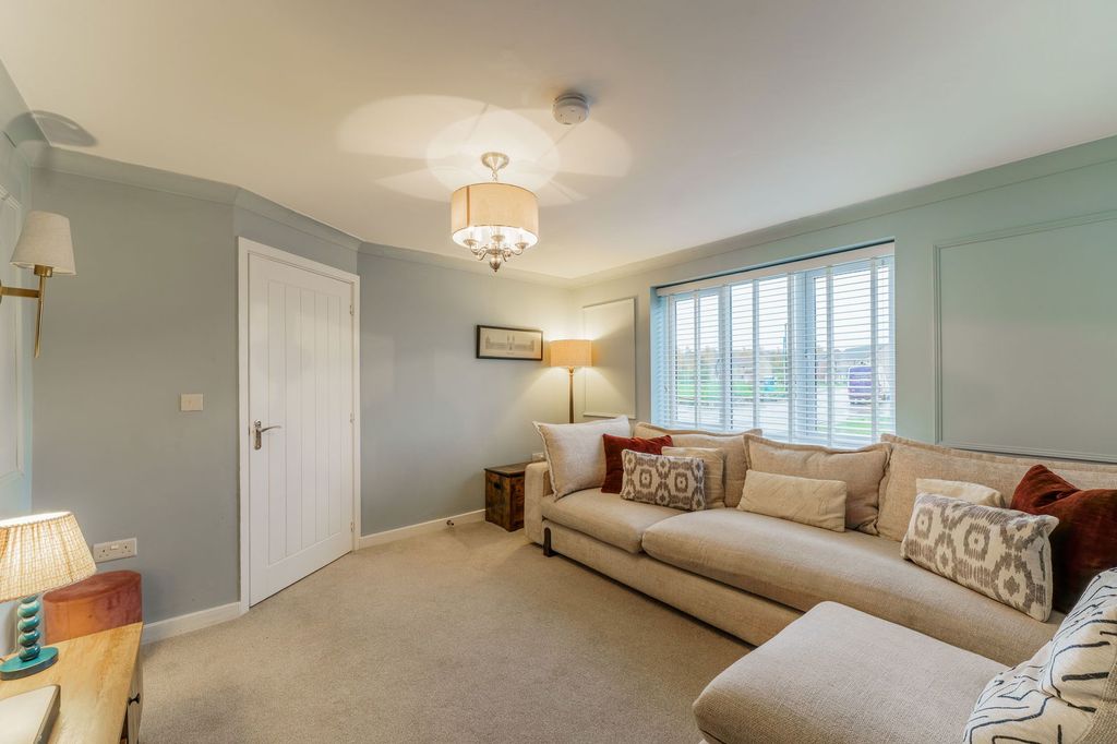 Property photo 3 of 32