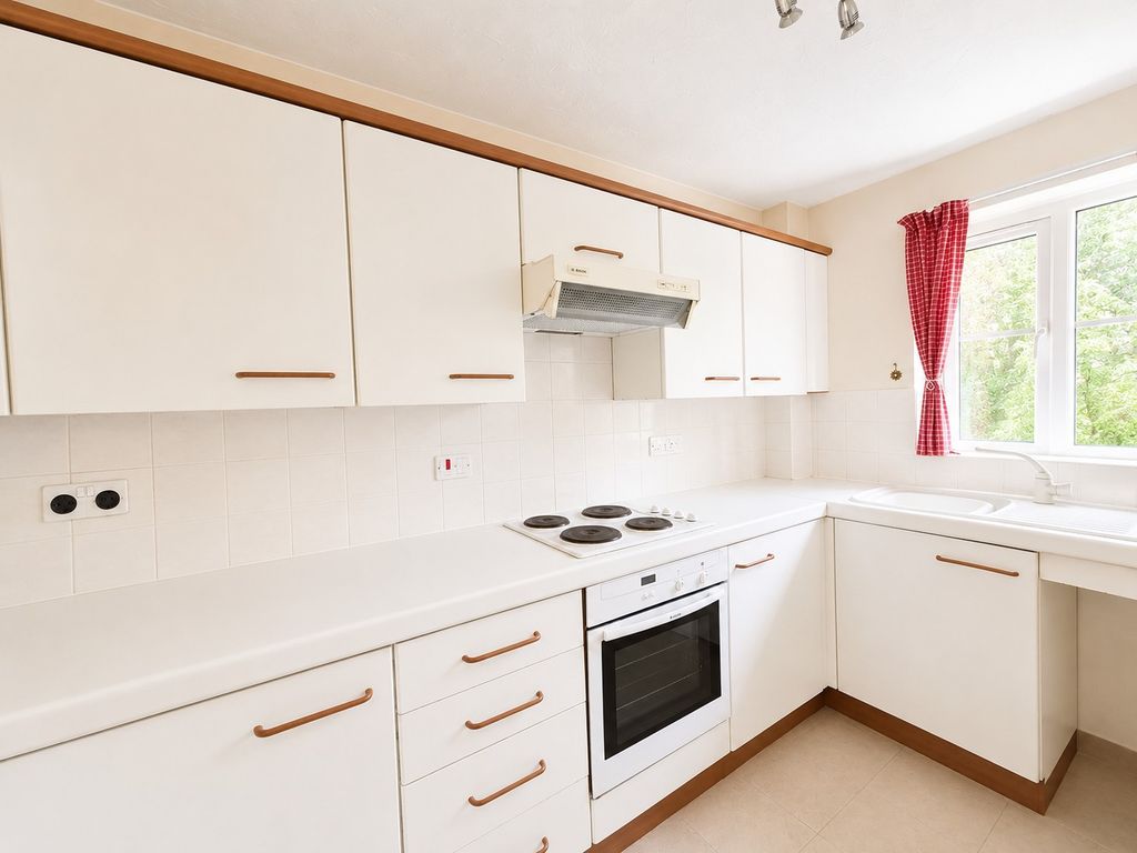 Property photo 3 of 6 Kitchen