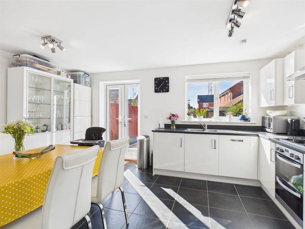 Property photo 3 of 13 Cam04907G0-Pr0349-Still004.Jpg