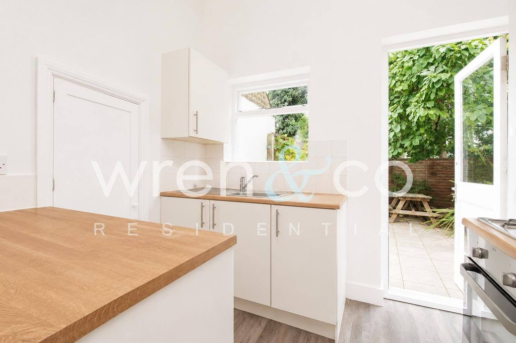 Property photo 1 of 13 1 Bedroom Flat For Rent