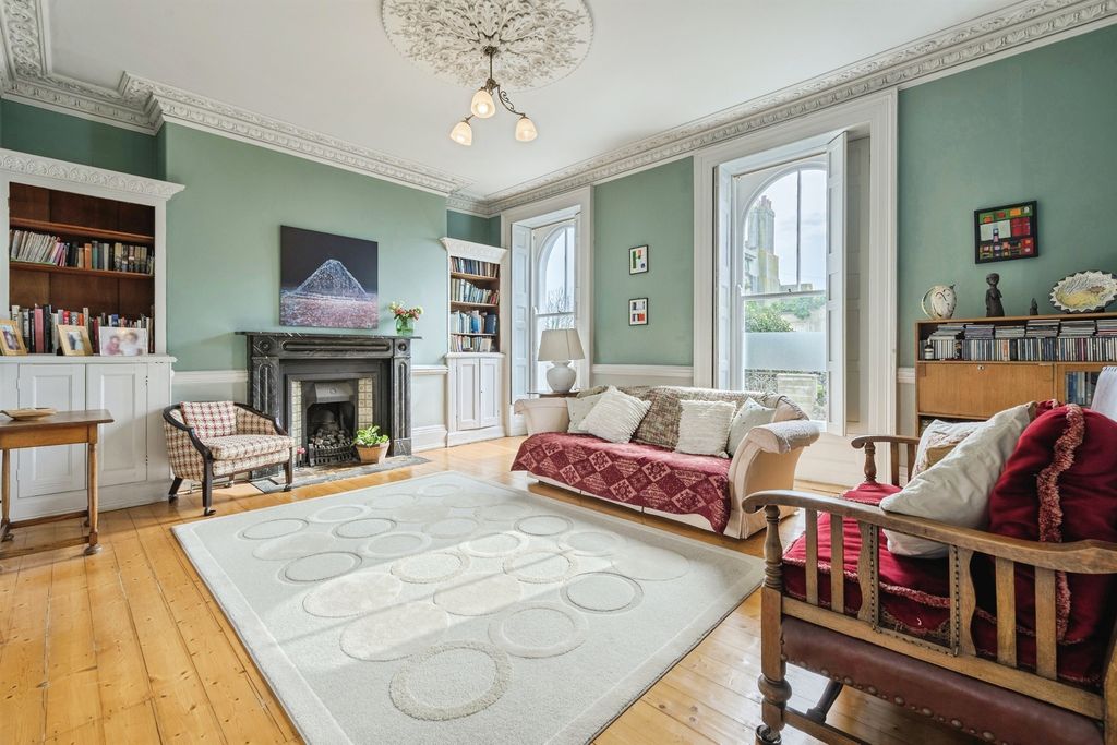 Property photo 3 of 53