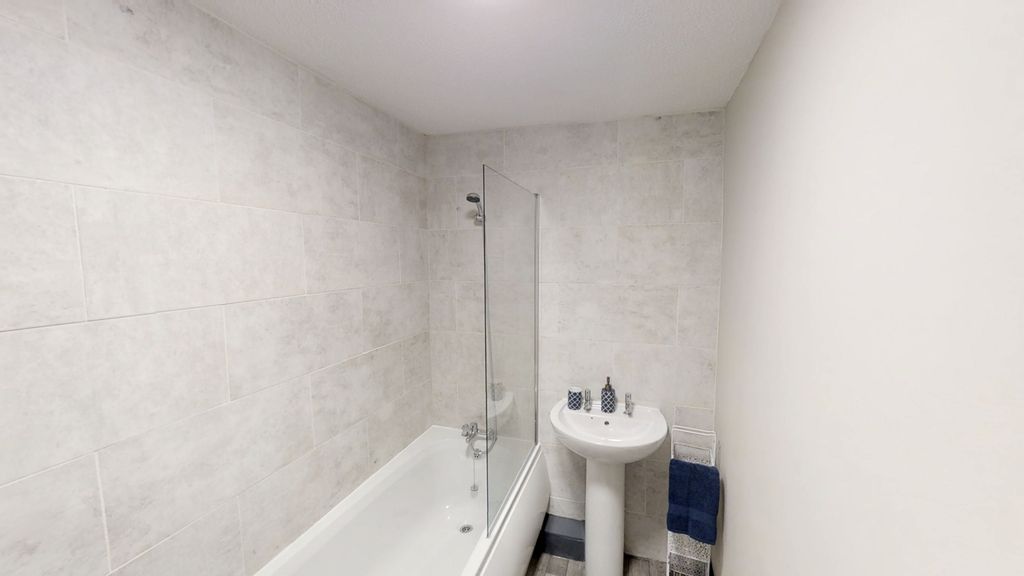 Property photo 3 of 6 Shared Bathroom