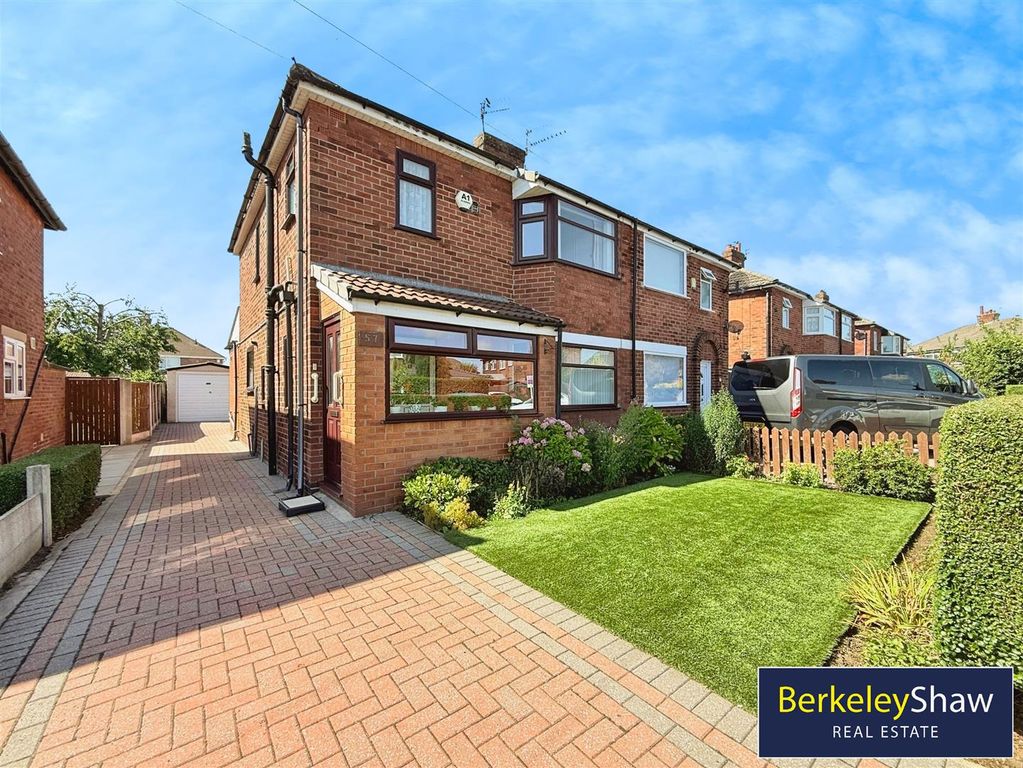 Property photo 2 of 17 2F44898c--46F6-95F3-F314C18E25A4-29720-00000477436